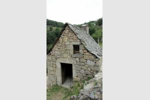 Maison typique d'Aveyron, en lauzes et pierre