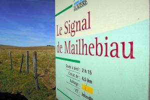 Le Signal de Mailhebiau, le point culminant du plateau de l'Aubrac. Lozre