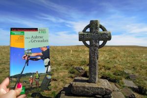 La croix de Rode au dpart de la randonne sur Aubrac