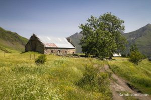 Grange sur le plateau de Saugu
