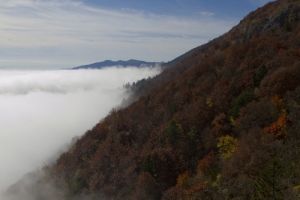 Mer de nuages juste en dessous de nous