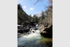 Cours d'eau dans une valle des Pyrnes, prs du Pont d'Espagne, Pyrnes