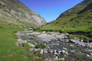 Ruisseau qui passe dans le Cirque d'Estaub, Pyrnes