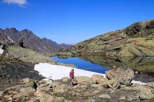 Un des lacs Blanchet avec un peu de neige