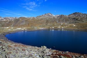 Arrive au lac Rond dans les Hautes-Alpes