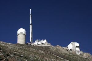 Pic de Midi de Bigorre sous le ciel bleu