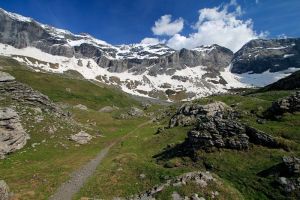 On avance dans le cirque de Troumouse