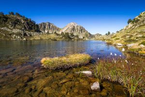 Lac dans les Hautes-Pyrnes