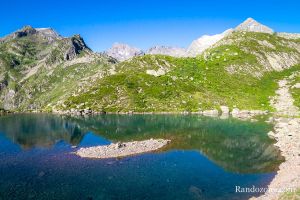 Nous faisons le tour du lac d'Antarrouyes