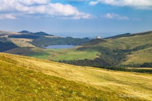 Lac de Gury en montant au Puy de la Tache