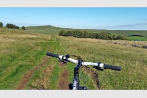 VTT face au Puy de Gudette