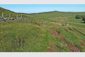 Puy de Gudette et randonneurs