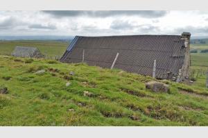 Buron sous le Puy de Gudette