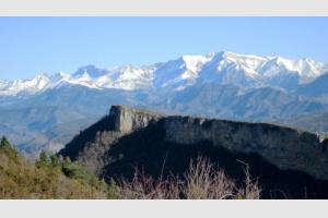 en montant au sommet