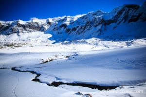 Un peu de neige dans le cirque de Troumouse