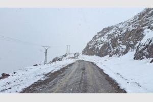 La route est bloque par la neige