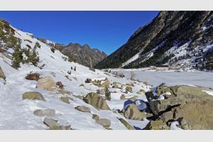 Lac de Gaube sous la neige