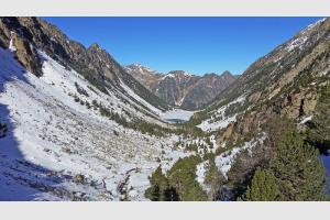 Dans la Valle de Gaube, le lac