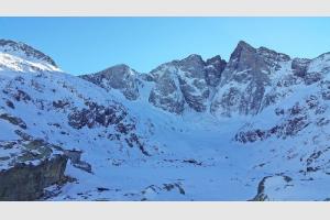 Ombre et froid sur le refuge du CAF
