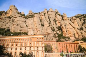 Les montagnes au-dessus du monestir