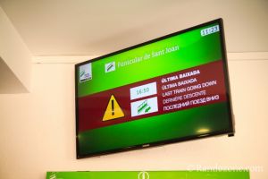 En attendant le funiculaire dans les Montagnes de Montserrat