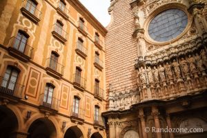 Fa�ades richement ouvrag�es