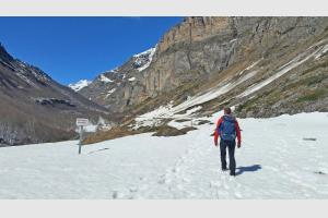 Dans la valle, il y a encore de la neige