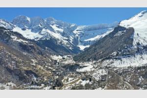 Avalanche dans le Cirque de Gavarnie enneig