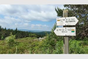 Randonnée au Puy de la Tuile Panneaux indicatifs pour la rando