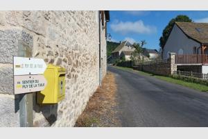 Randonnée au Puy de la Tuile Départ de la randonnée à Deux Verges