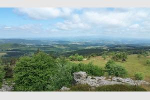 Randonnée au Puy de la Tuile Vue panoramique depuis le sommet du puy
