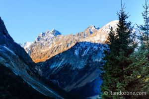 Dbut de la randonne, le soleil se lve