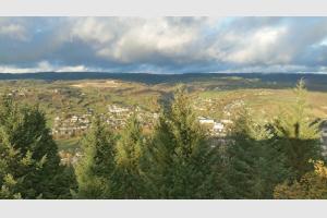 Vue depuis l'autre ct sur la ville