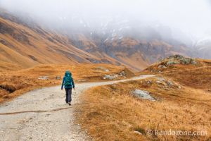 Dbut de la randonne sous la pluie