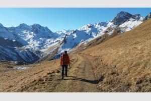 On se dirige vers la neige au loin