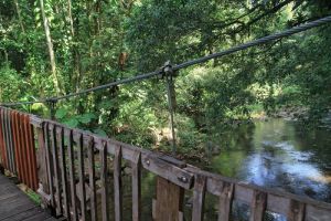 La rivire passe juste en-dessous