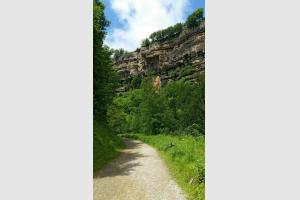 Randonnée à la découverte du canyon de Bozouls Le chemin que l'on peut suivre à pied ou en VTT