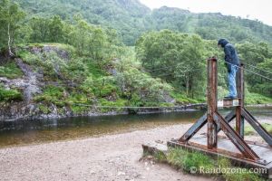 Le cble qui permet de traverser la rivire