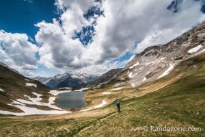 On descend vers le lac de Lapazosa