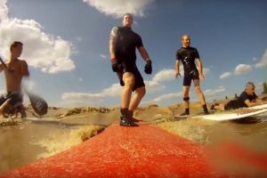 Surfing Mascaret
