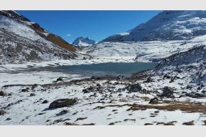 Lac non loin du refuge du col