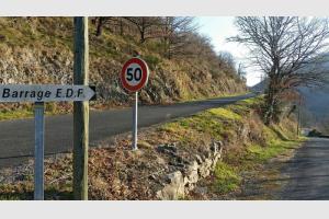 Le barrage EDF c'est sur la droite