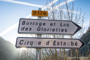 On se gare au niveau des panneaux