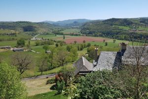 La valle du Lot et au loin le chteau