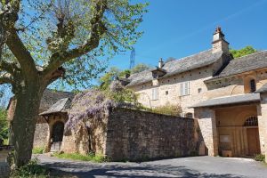 A ct de l'glise de Vinnac