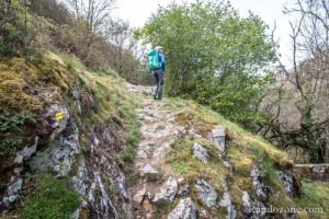 Le balisage jaune du PR est bien marqu