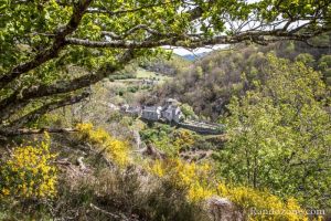 Le hameau en contrebas devant les gents