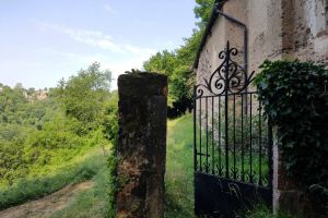 La portail de la chapelle