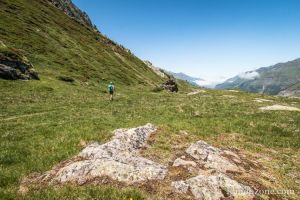 Sentier  flanc vers le plateau