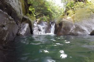 Petite cascade au bout du Bassin Bleu